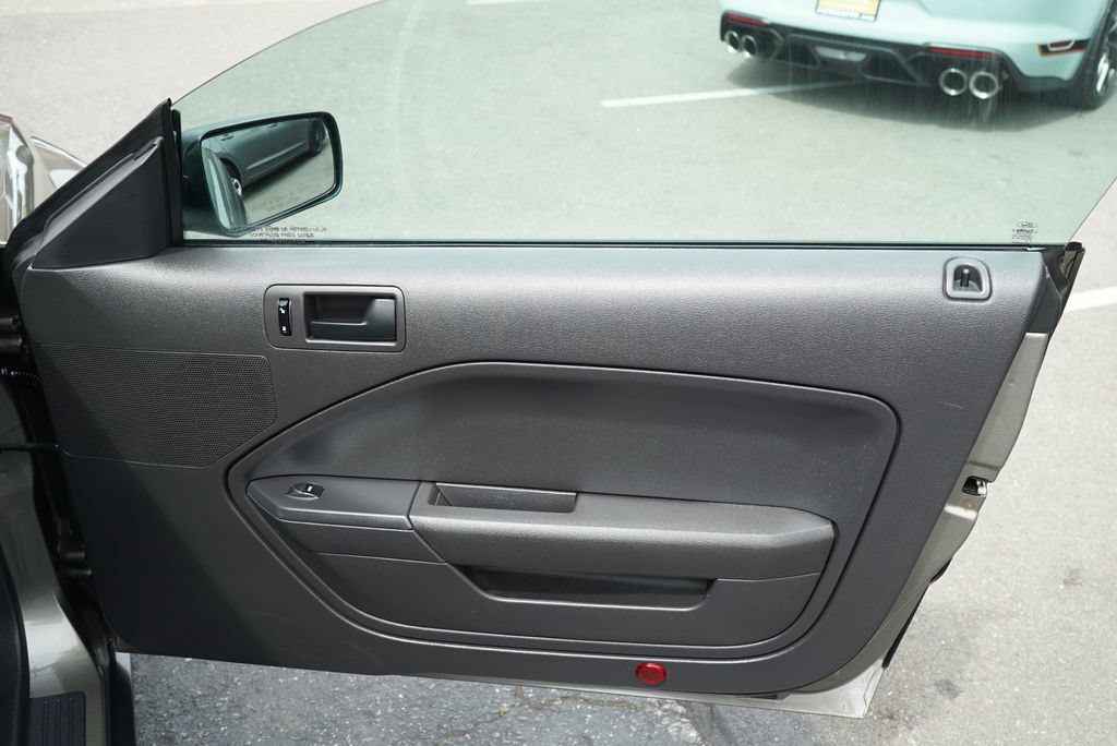 Used 2005 Ford Mustang Premium RWD image 23