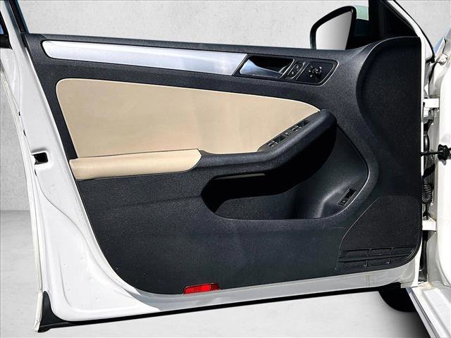 Used 2013 Volkswagen Jetta SE image 18