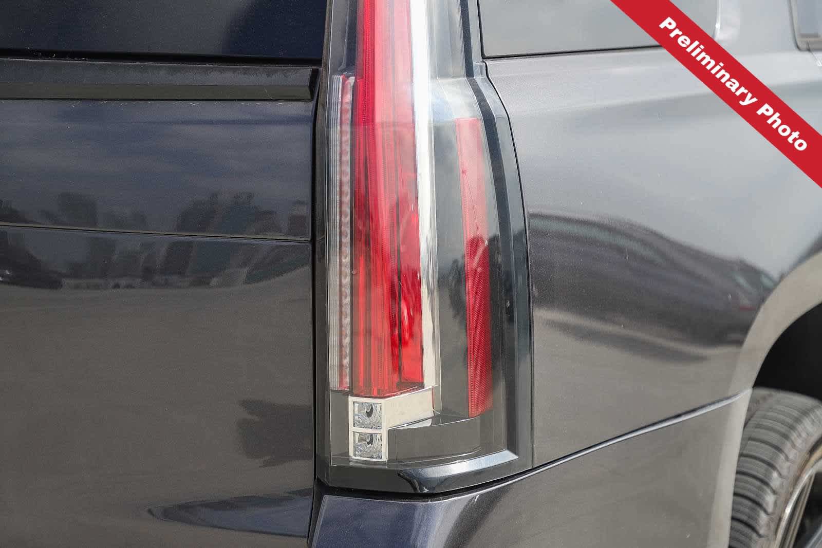 Used 2018 Cadillac Escalade Premium Luxury AWD/4WD image 10