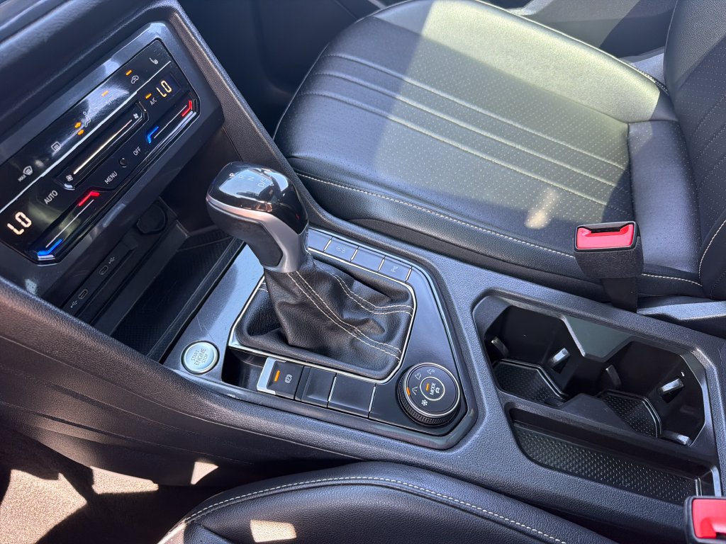 Certified 2023 Volkswagen Tiguan SE R-Line AWD/4WD image 18