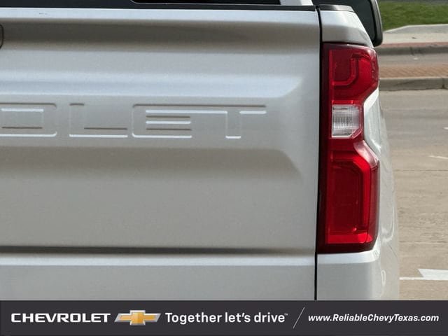 Used 2020 Chevrolet Silverado 1500 Custom w/ Custom Value Package AWD/4WD image 8