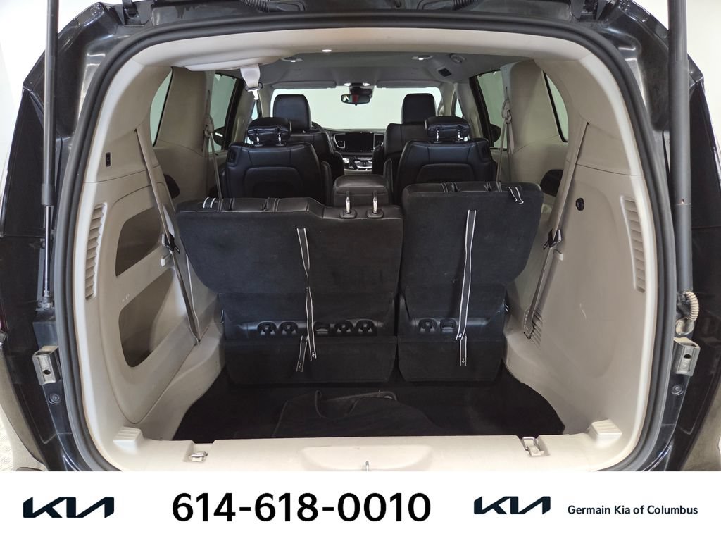 Used 2023 Chrysler Pacifica Touring-L FWD image 20