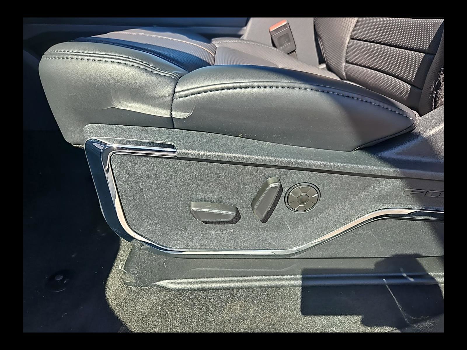 New 2026 Ford F250 Platinum w/ FX4 Off-Road Package image 21