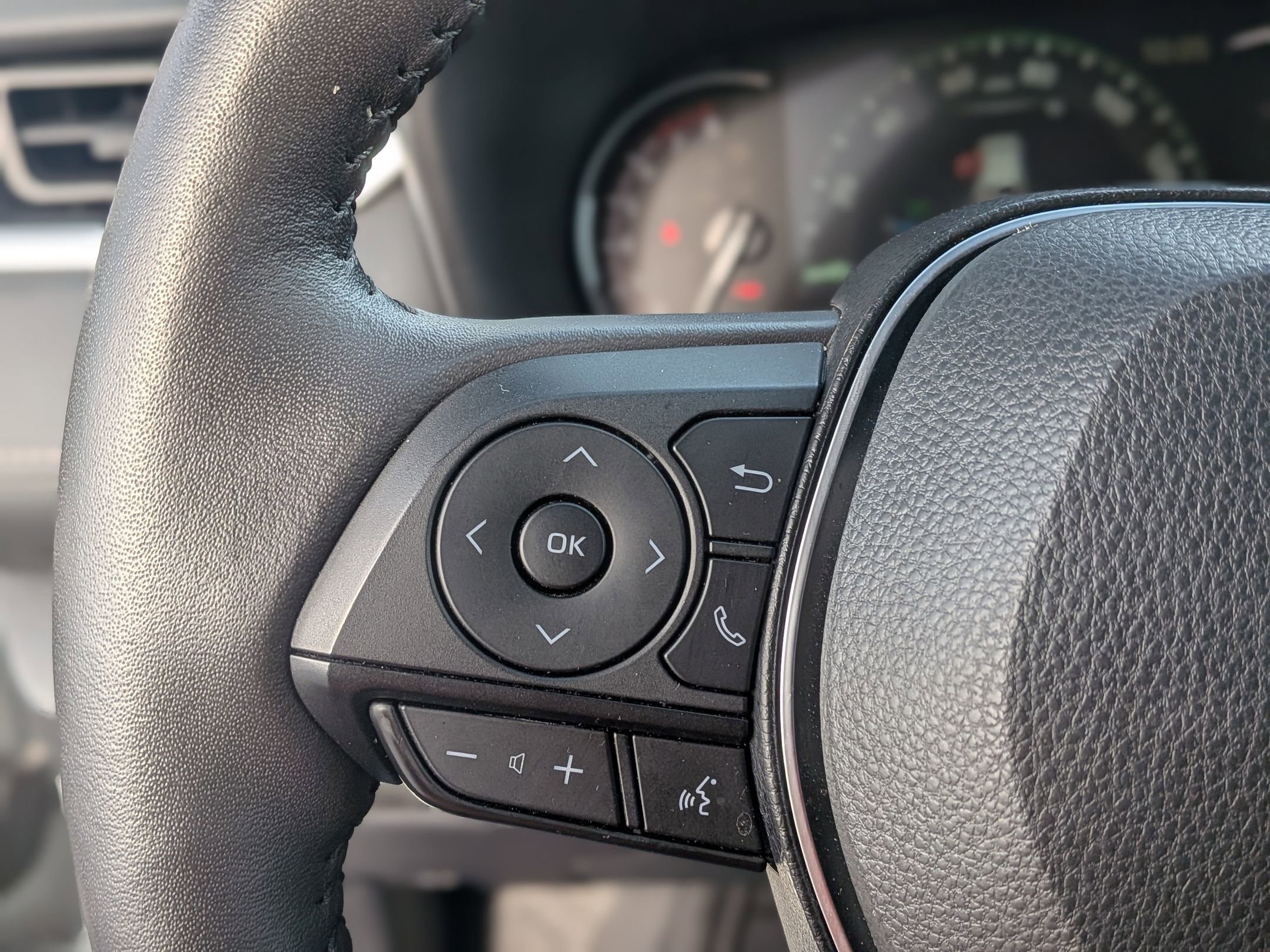 Used 2025 Toyota RAV4 XLE w/ Weather Package image 21