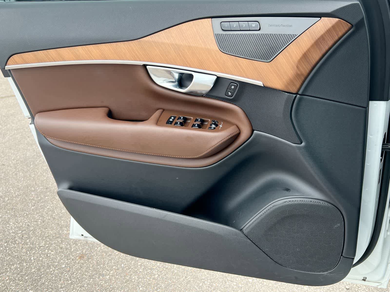 Used 2023 Volvo XC90 B6 Plus w/ Protection Package Premier image 28