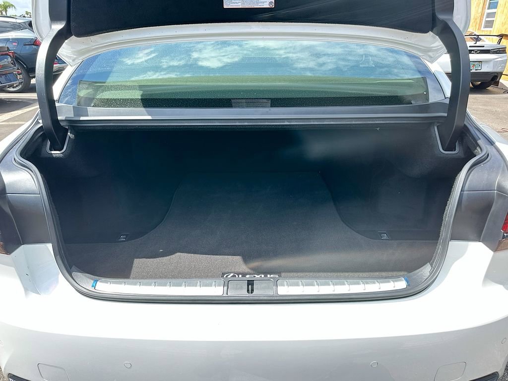 Used 2022 Lexus LS 500 w/ Accessory Package (Z2) RWD image 26