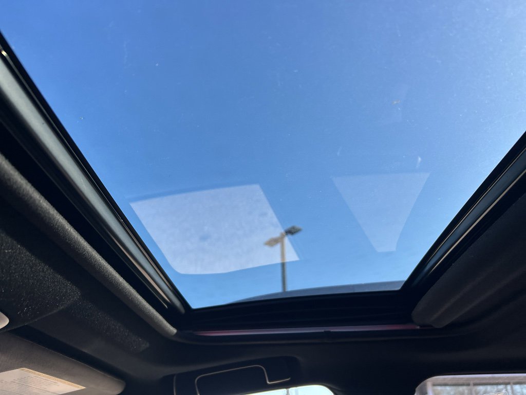 Used 2018 Toyota RAV4 SE image 17