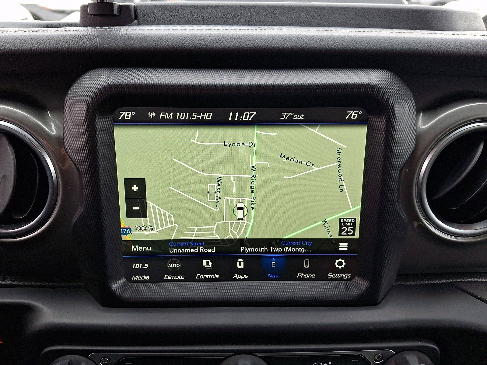 Used 2023 Jeep Gladiator Overland AWD/4WD image 16