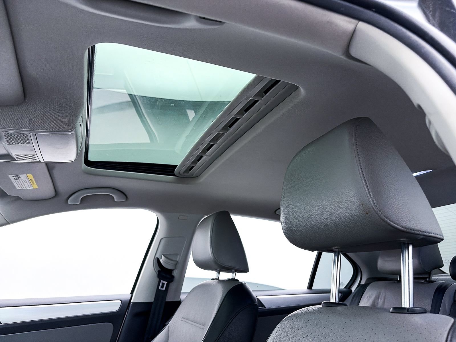 Used 2013 Volkswagen Jetta SEL image 2