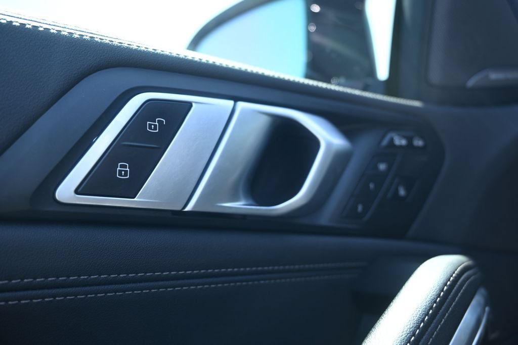 Used 2024 BMW X6 M60i AWD/4WD image 28