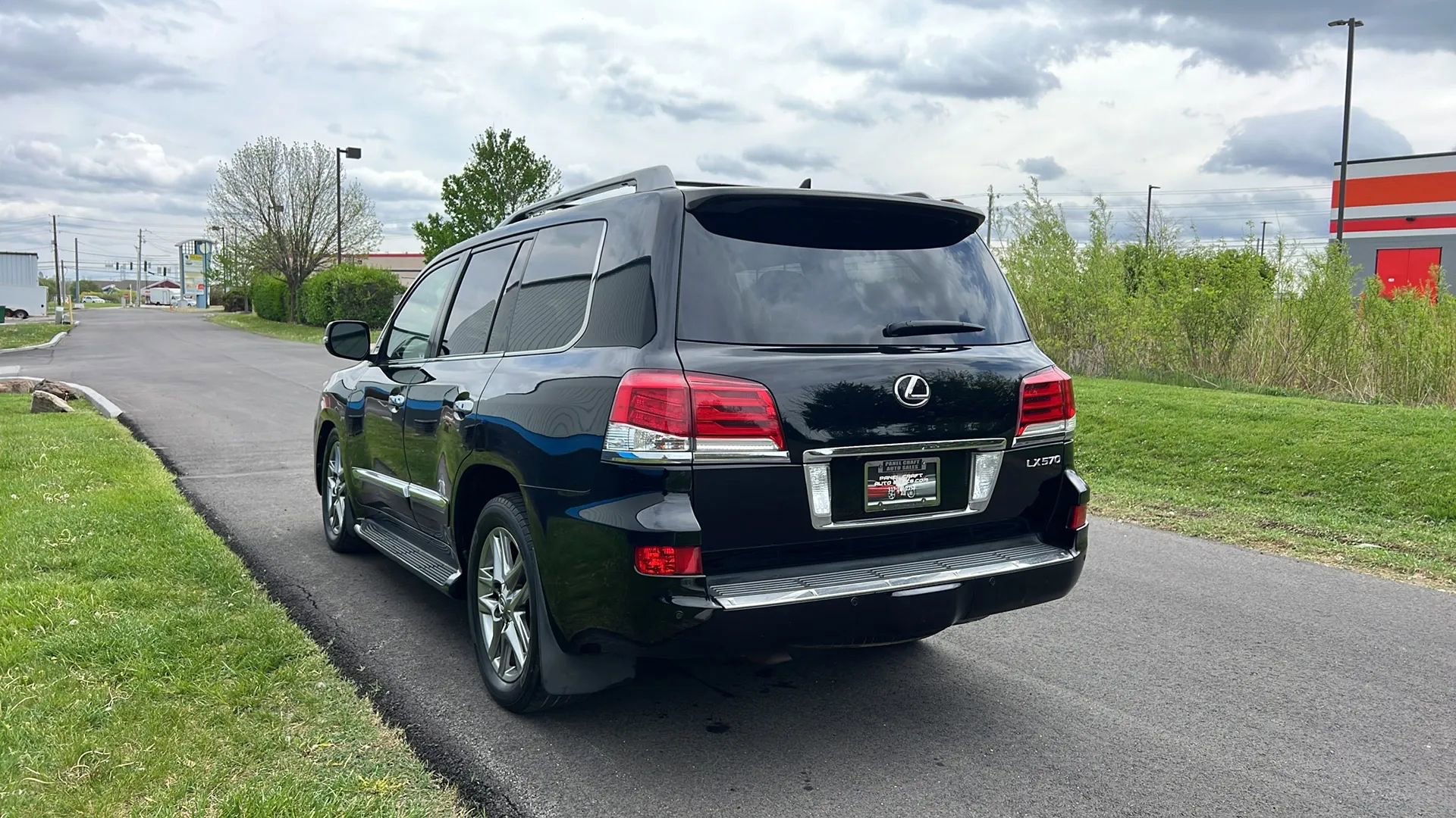 Used 2013 Lexus LX 570 4WD w/ Luxury Pkg image 7