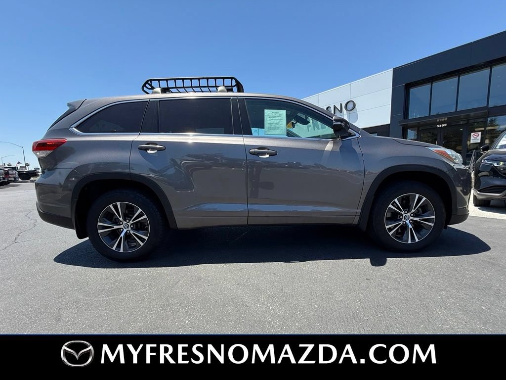 Used 2018 Toyota Highlander Plus w/ Preferred Accessory Package AWD/4WD image 16