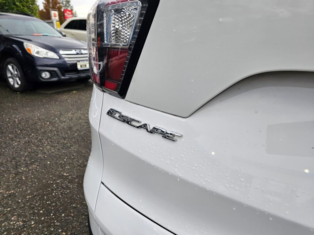 Used 2017 Ford Escape SE w/ Equipment Group 201A image 19