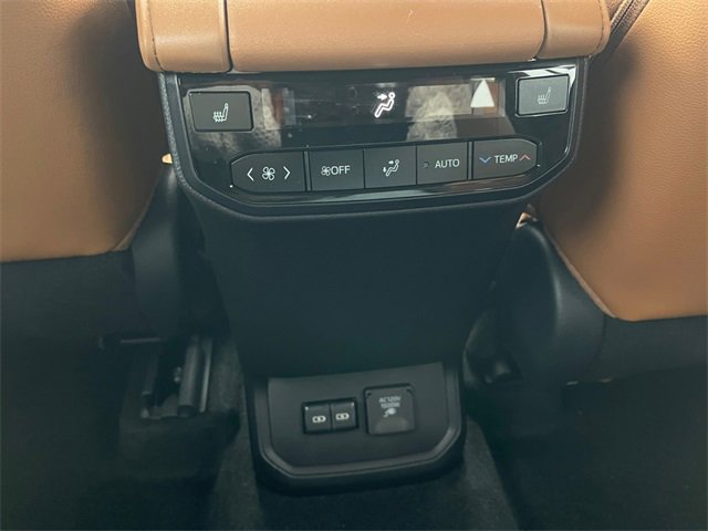 New 2026 Toyota Highlander Platinum image 30