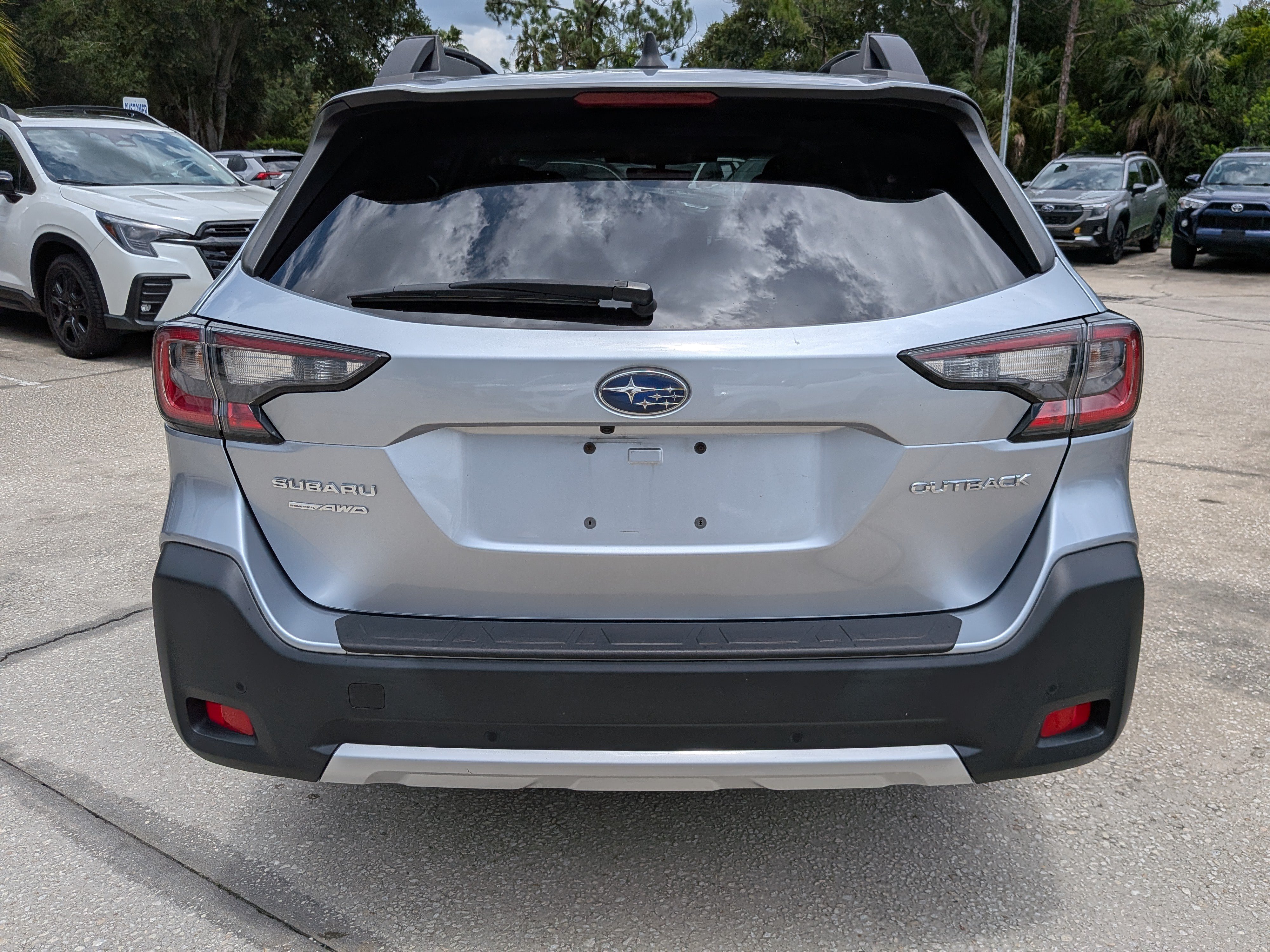 Certified 2025 Subaru Outback Limited AWD/4WD image 5