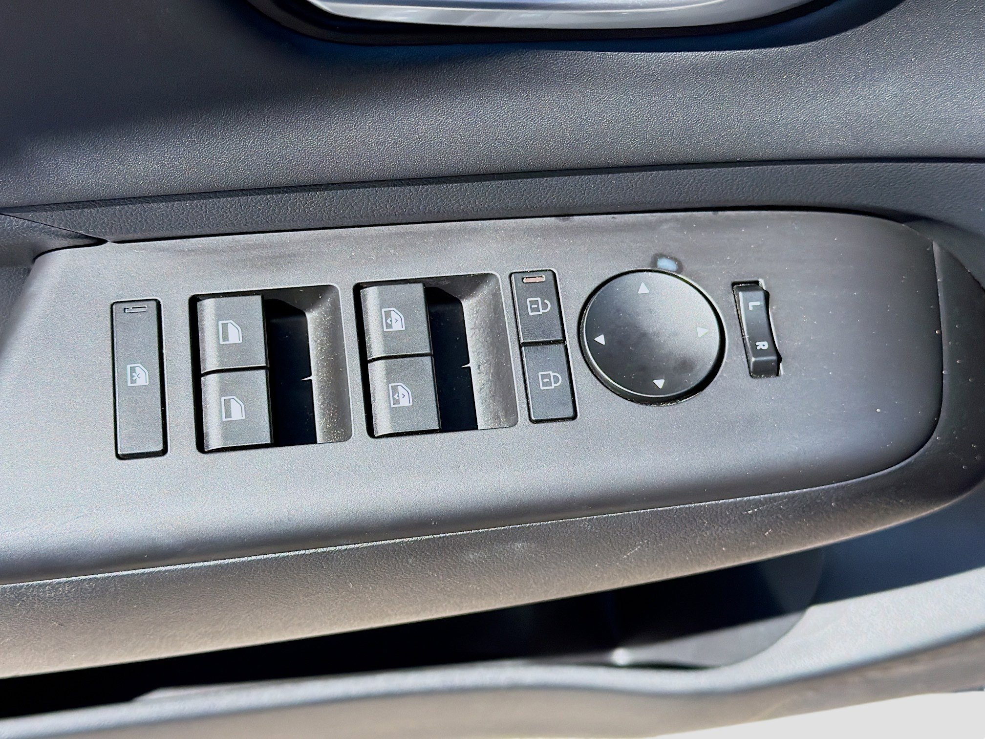 Used 2024 Hyundai Kona Limited image 23