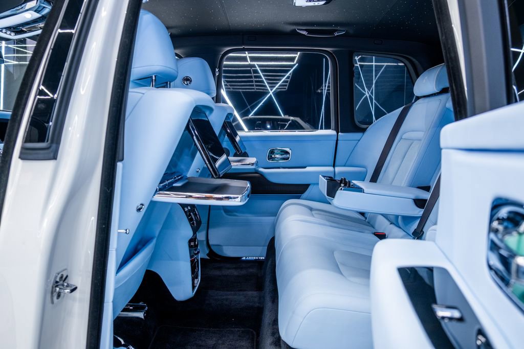 Used 2025 Rolls-Royce Cullinan image 23