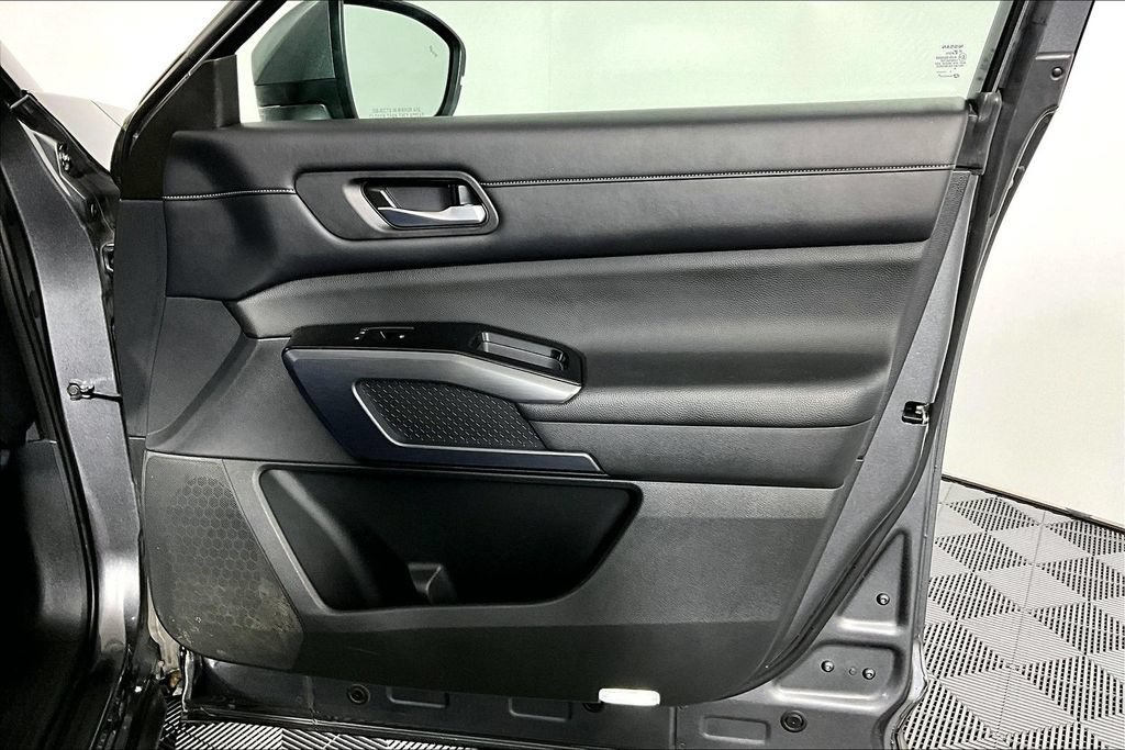 Used 2022 Nissan Pathfinder SL AWD/4WD image 24