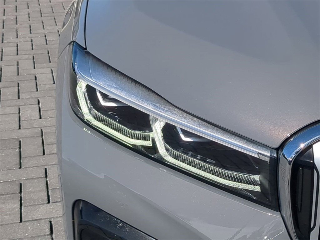 Used 2021 BMW 750i xDrive w/ Luxury Rear Seating Package image 11