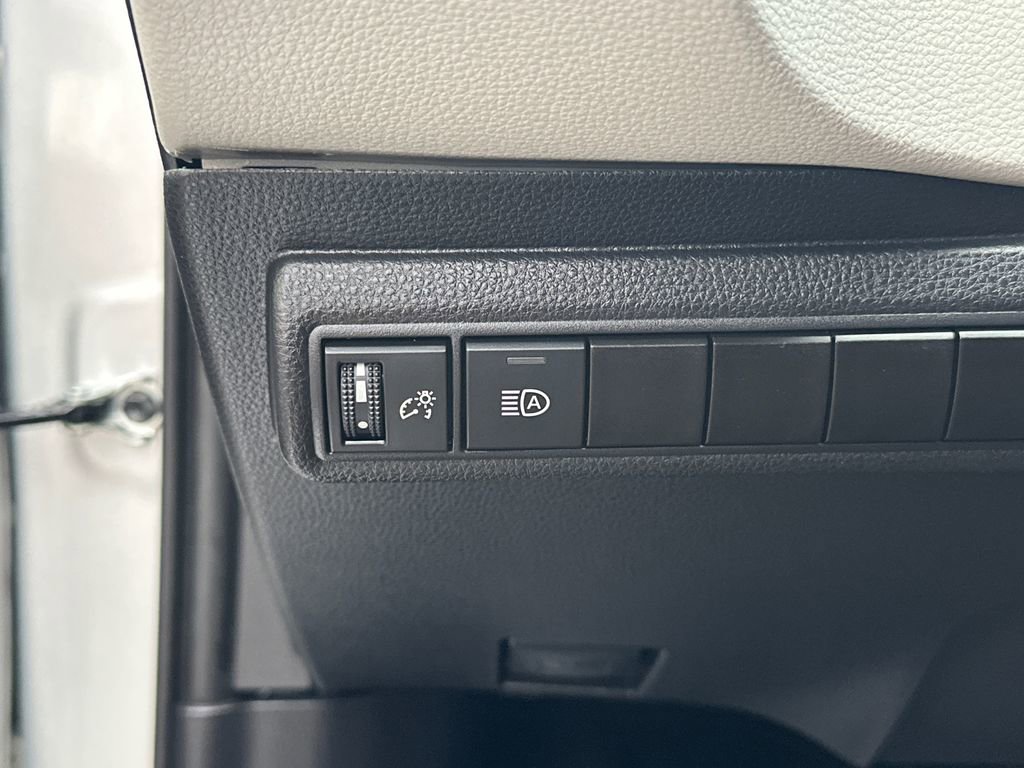 Used 2025 Toyota Corolla LE image 18