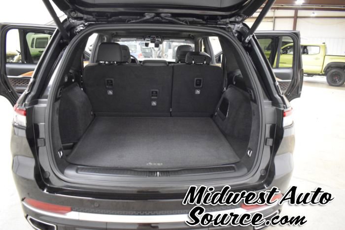 Used 2024 Jeep Grand Cherokee Summit image 31