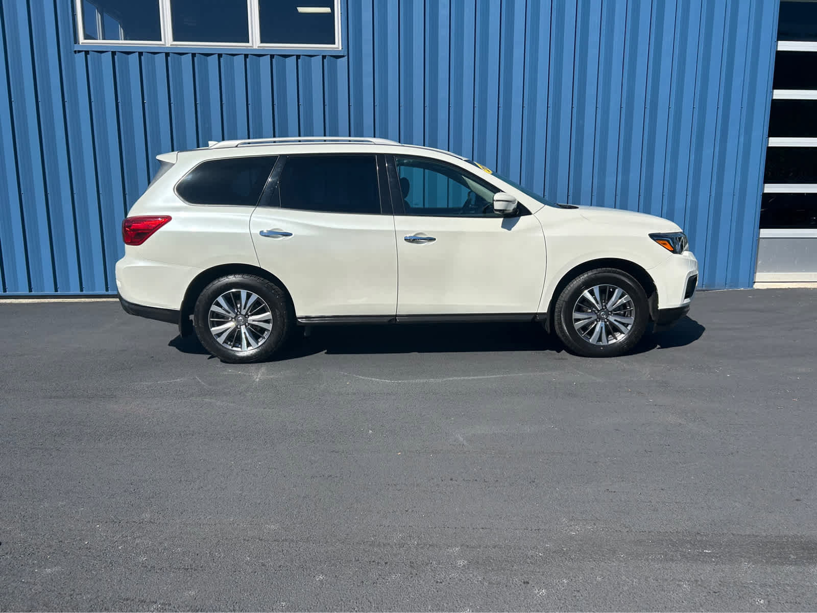 Used 2019 Nissan Pathfinder SL image 18