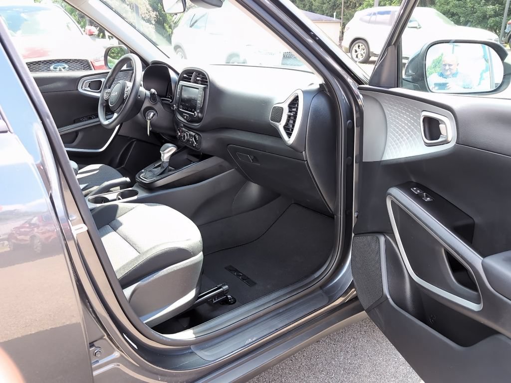 Used 2023 Kia Soul LX w/ Option Group 015 FWD image 7