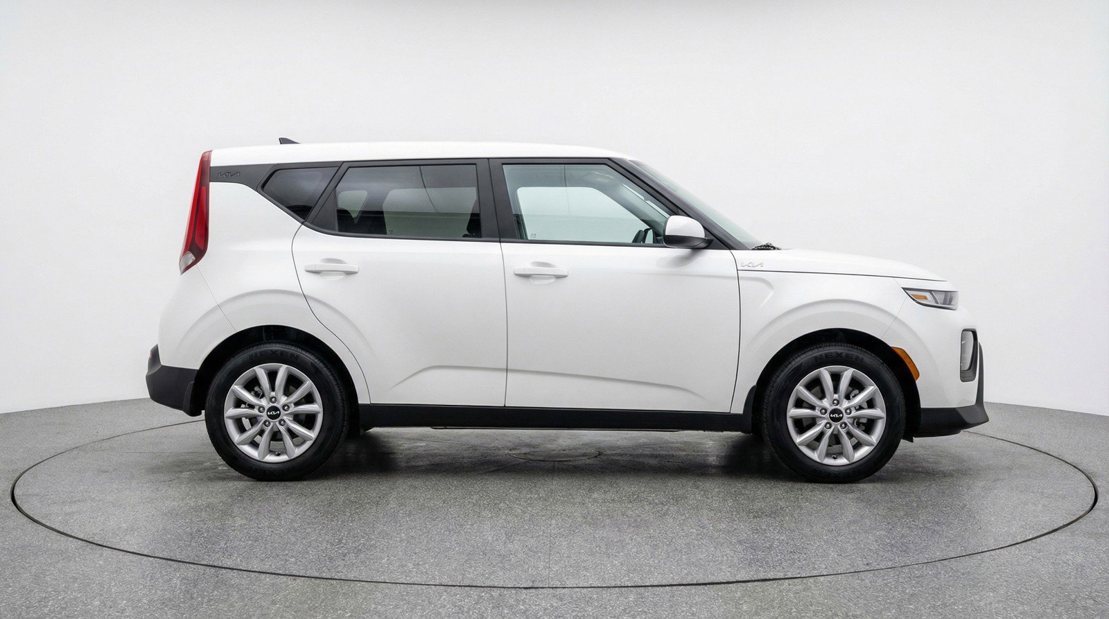 Used 2025 Kia Soul LX w/ LX Technology Package image 11