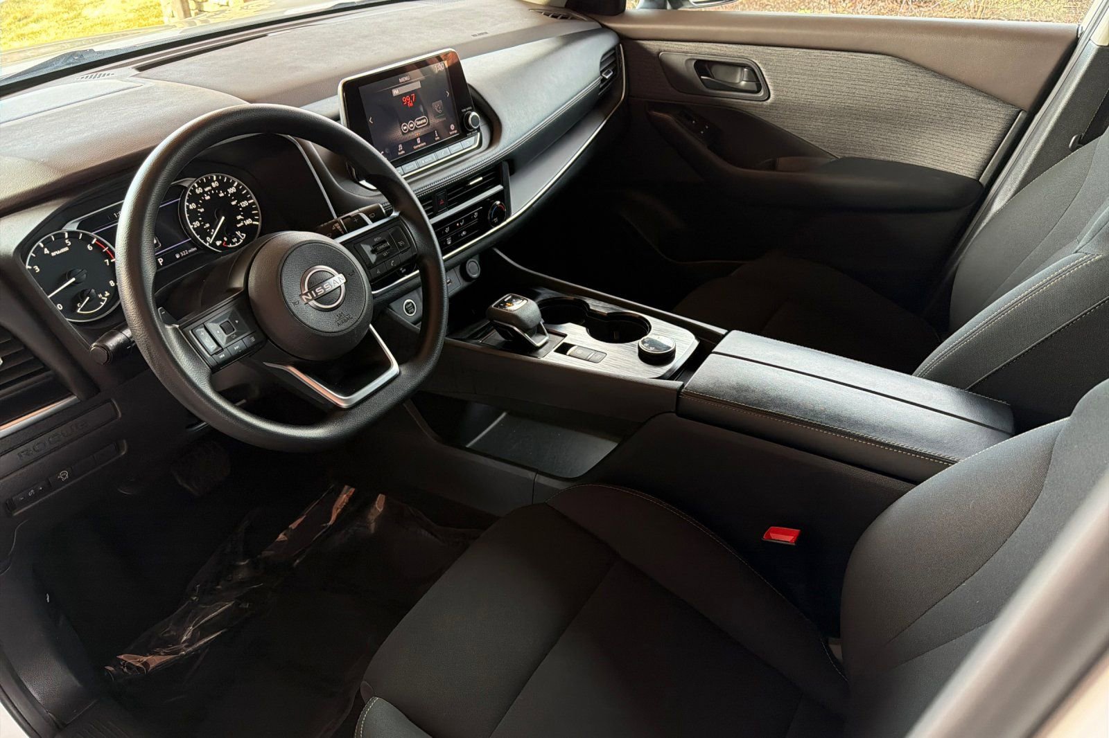 Used 2023 Nissan Rogue S image 10