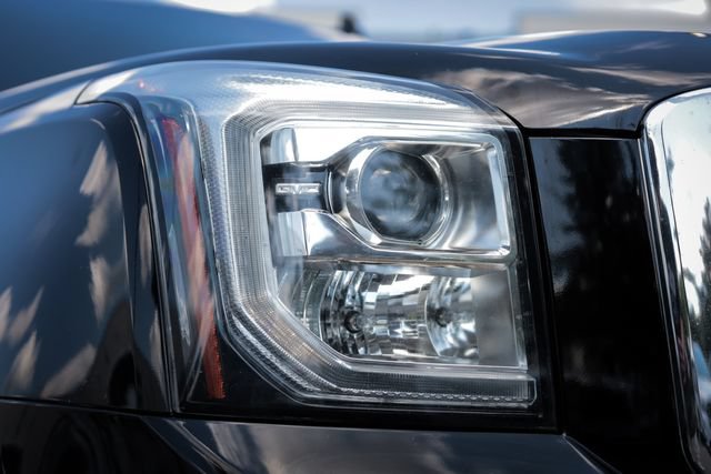 Used 2019 GMC Yukon Denali w/ Denali Ultimate Package AWD/4WD image 8