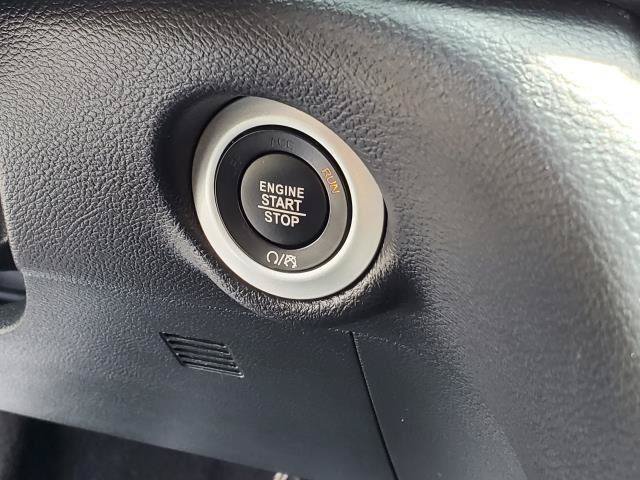 Used 2025 Chrysler Pacifica Select FWD image 14