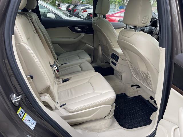 Used 2017 Audi Q7 3.0T Premium Plus w/ Premium Plus Package AWD/4WD image 22