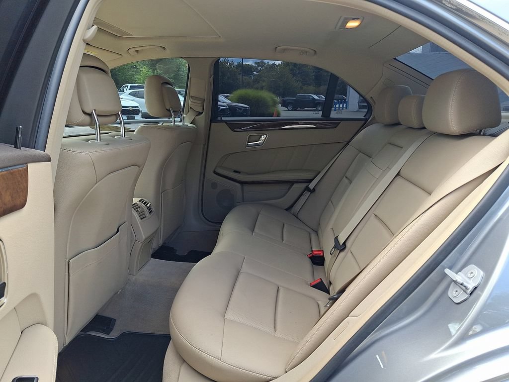 Used 2010 Mercedes-Benz E 350 4MATIC Sedan image 10