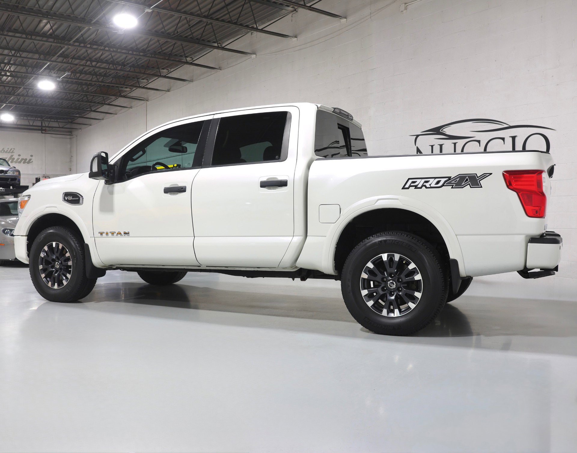 Used 2017 Nissan Titan PRO-4X w/ Pro-4x Convenience Package image 9