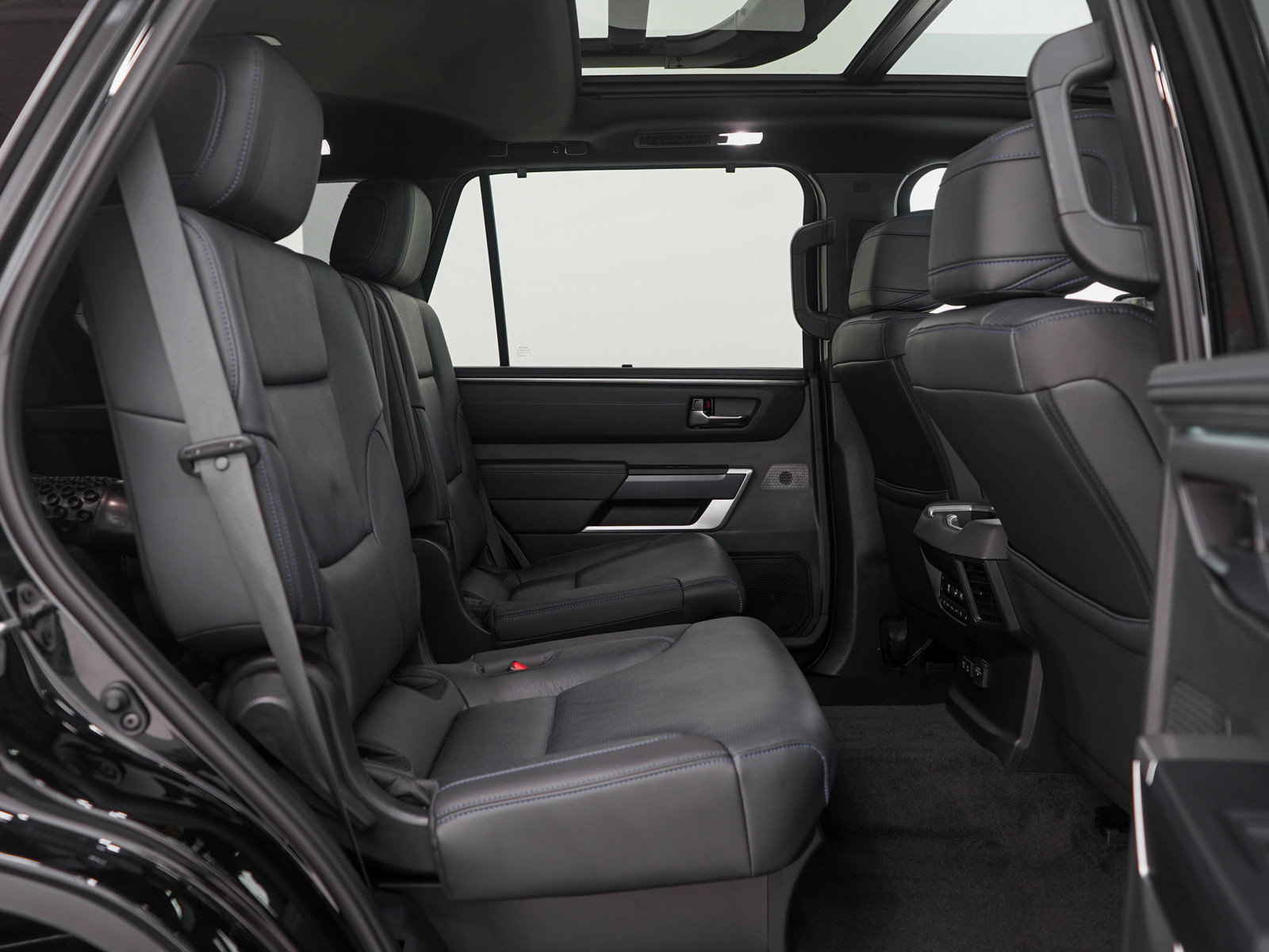 Used 2025 Toyota Sequoia Platinum image 14