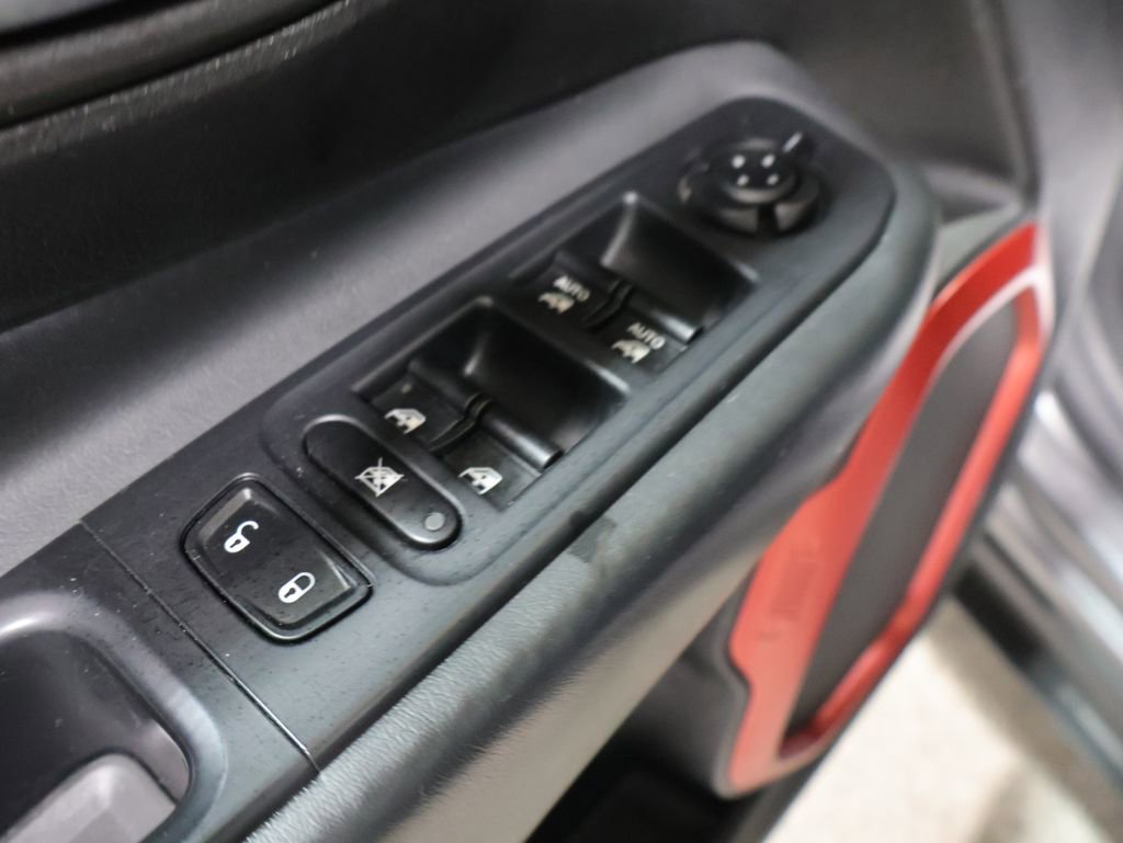Used 2016 Jeep Renegade Trailhawk AWD/4WD image 13