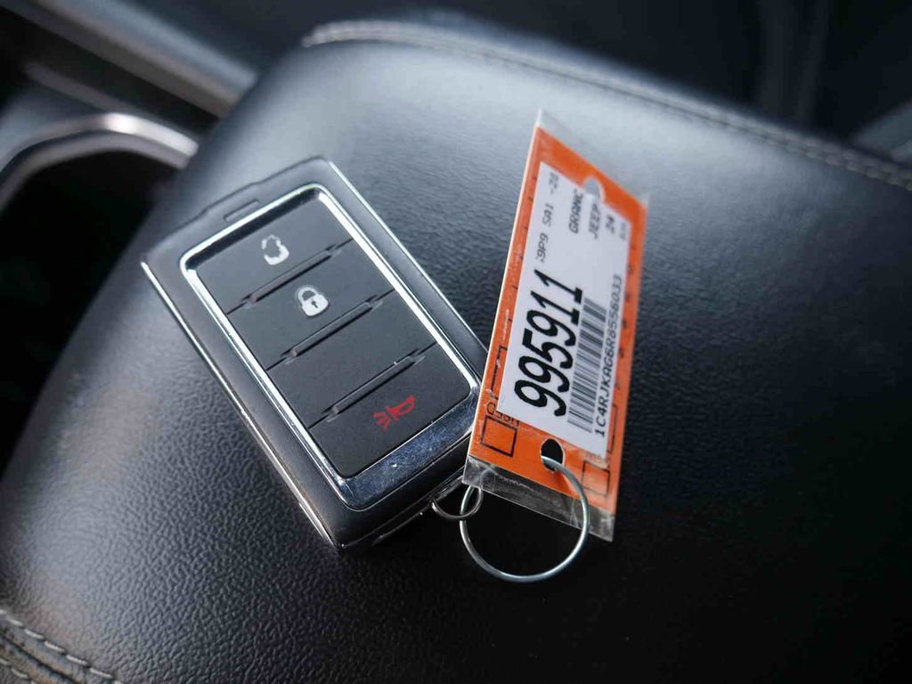 Certified 2024 Jeep Grand Cherokee L Laredo image 29