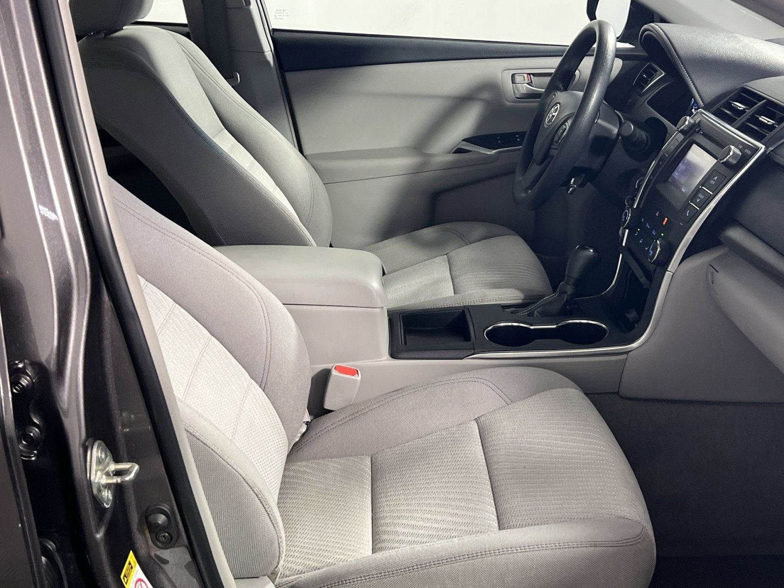 Used 2016 Toyota Camry LE image 26