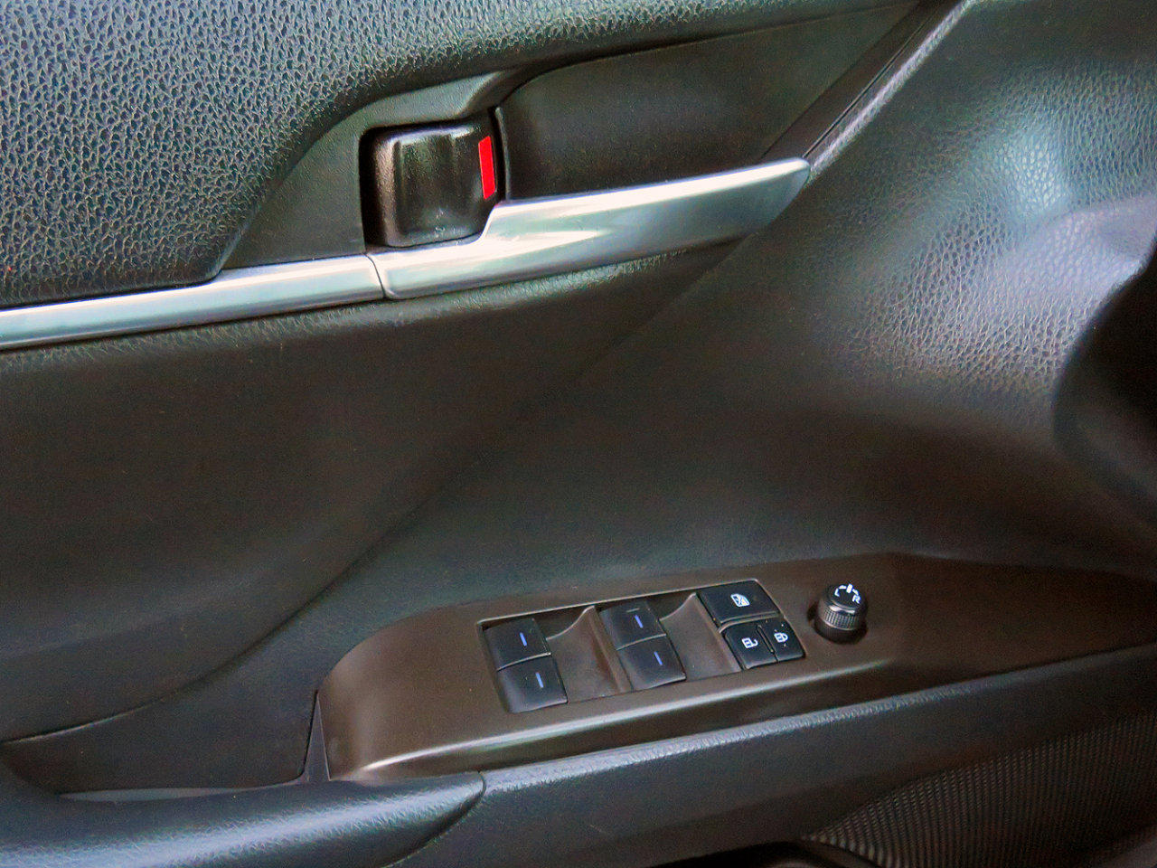 Used 2021 Toyota Camry SE w/ Carpet Mat Package (TMS) image 30