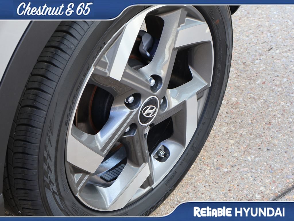 Certified 2025 Hyundai Venue SEL FWD image 40
