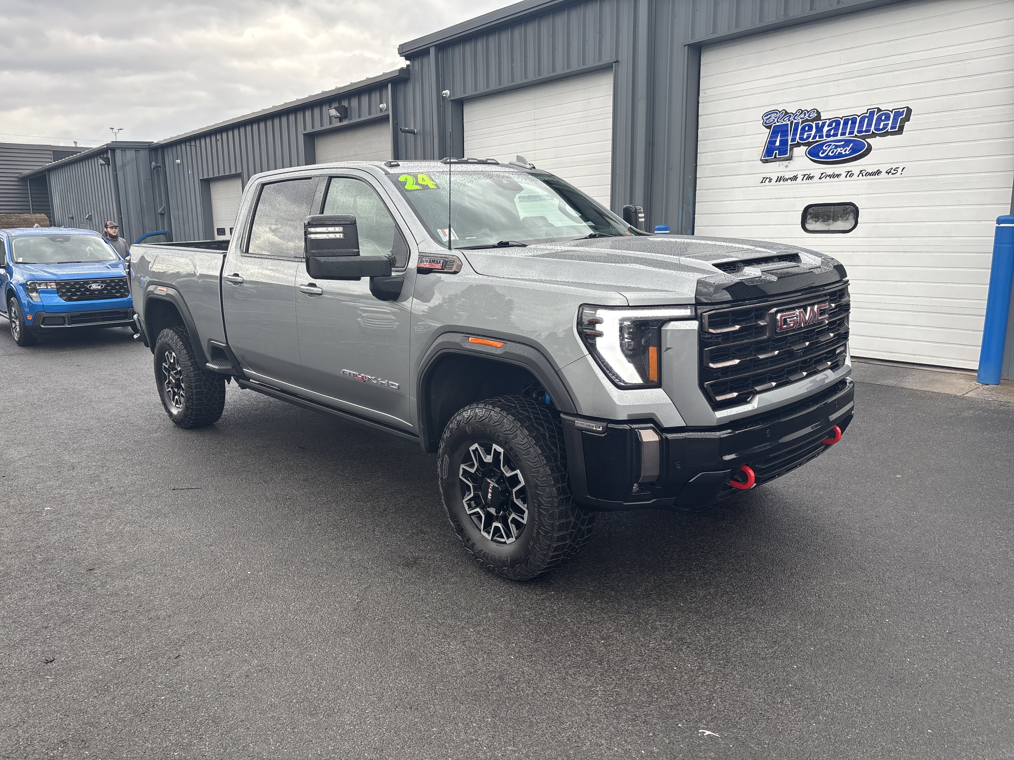 Used 2024 GMC Sierra 2500 AT4X image 1