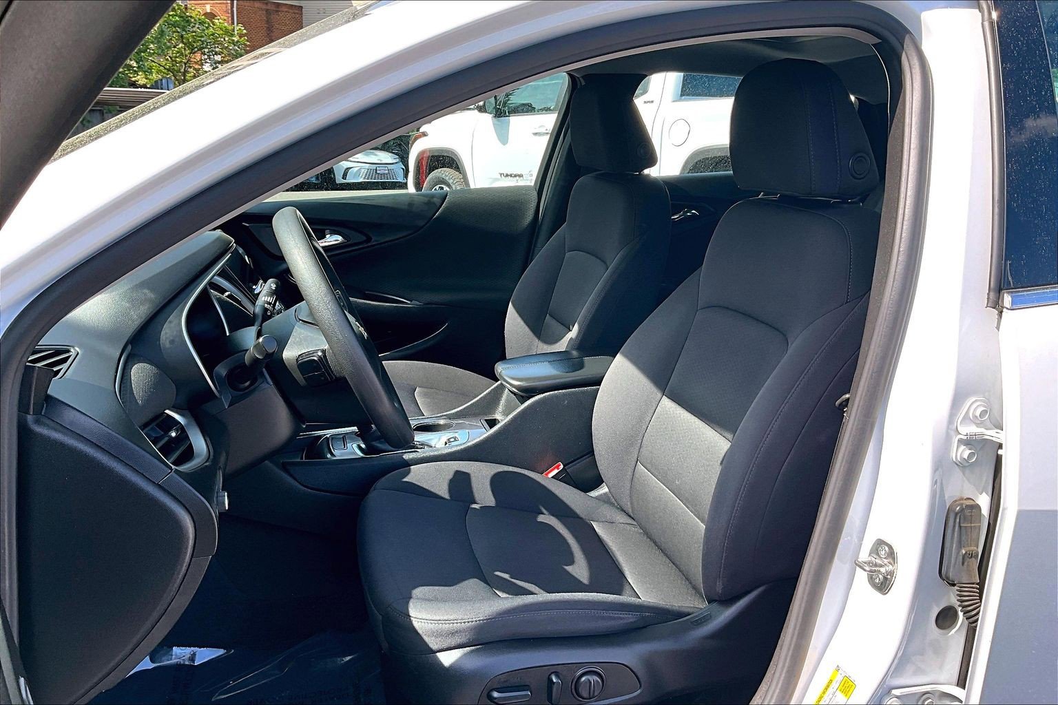 Used 2022 Chevrolet Malibu LT image 24
