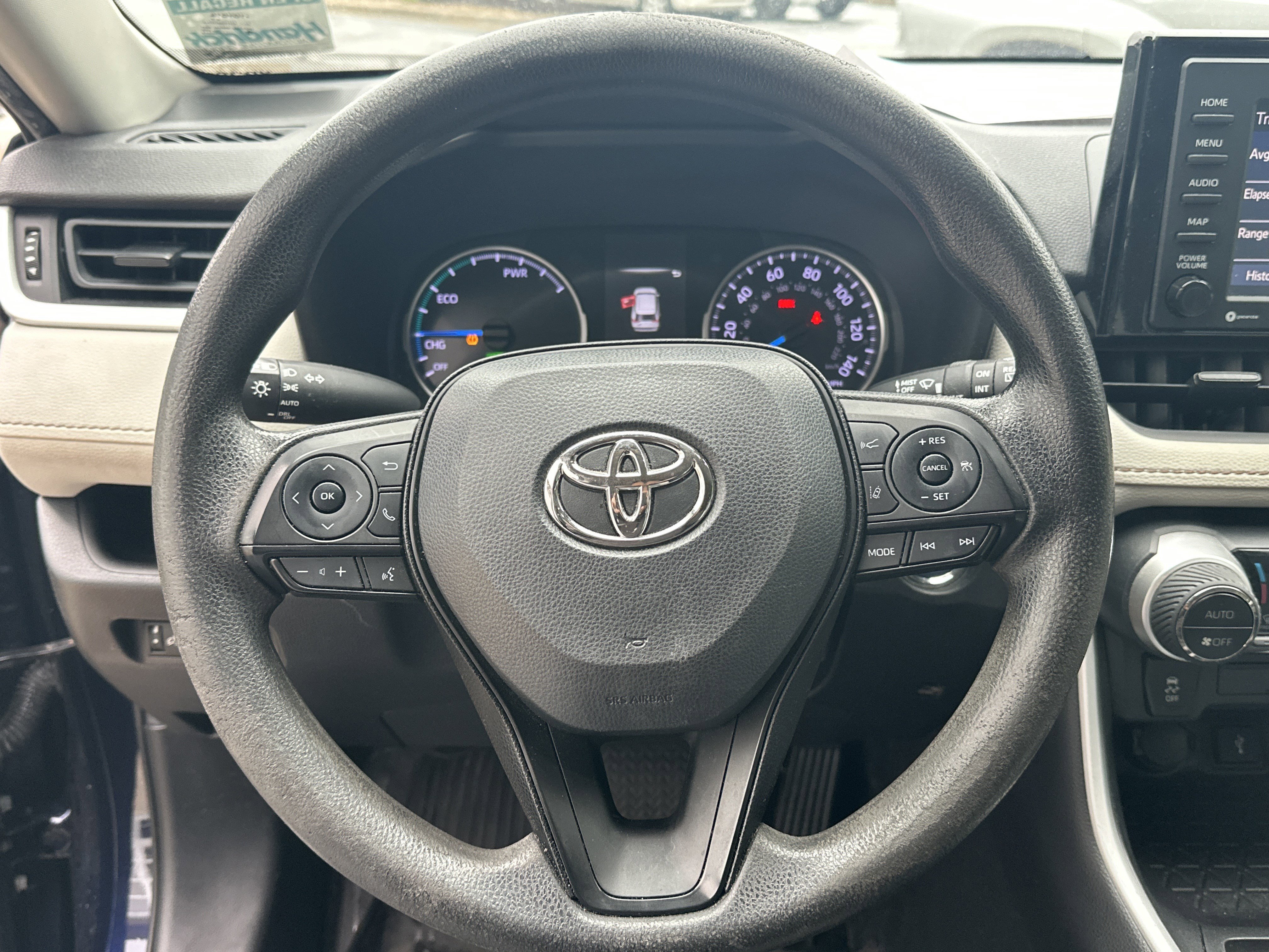 Used 2022 Toyota RAV4 XLE AWD/4WD image 17