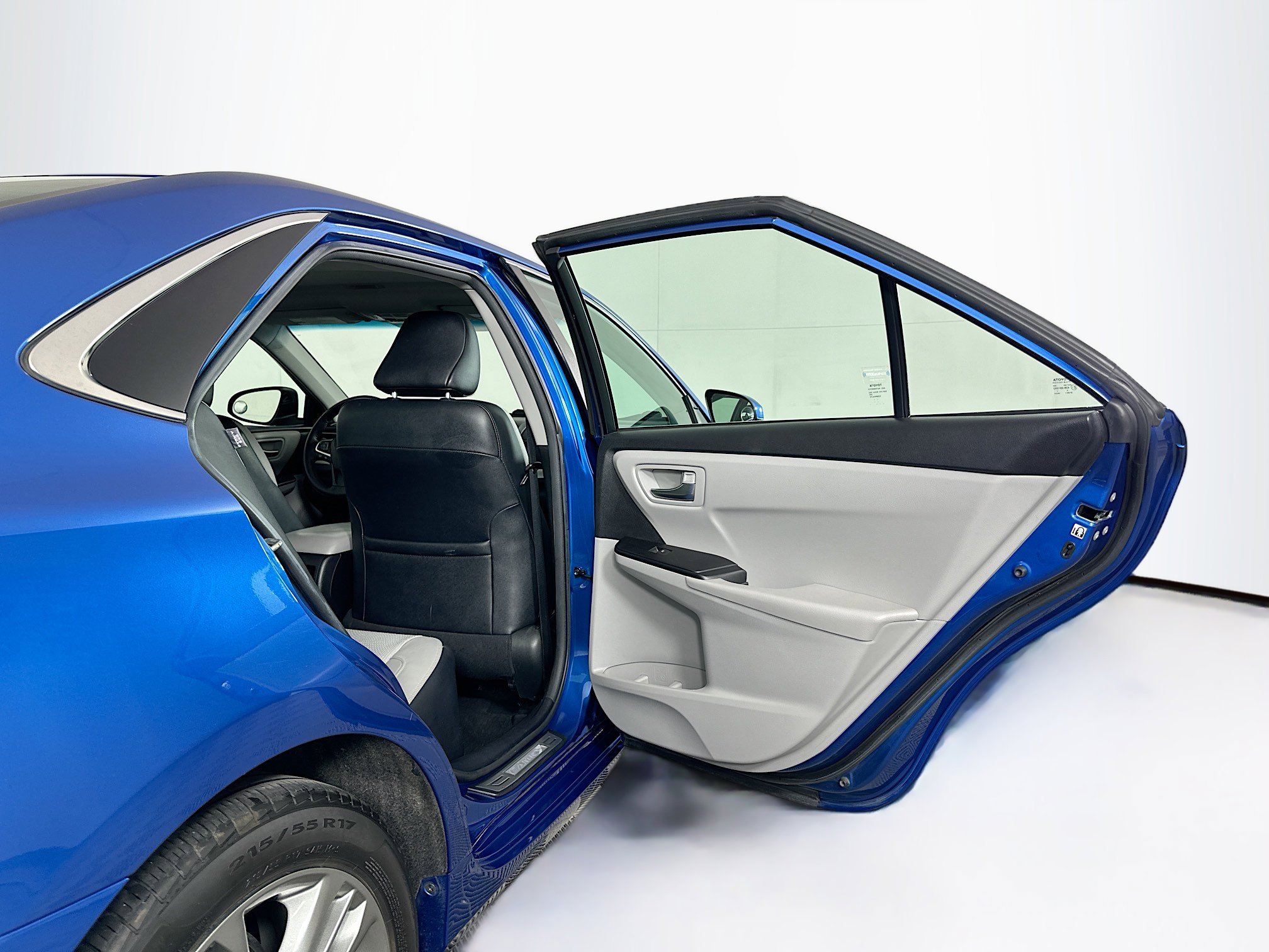 Used 2017 Toyota Camry SE w/ Moonroof Package FWD image 29