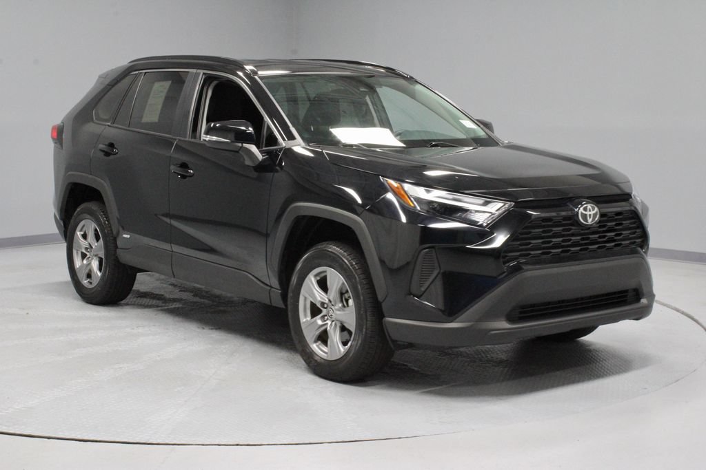 Used 2025 Toyota RAV4 LE AWD/4WD video 1