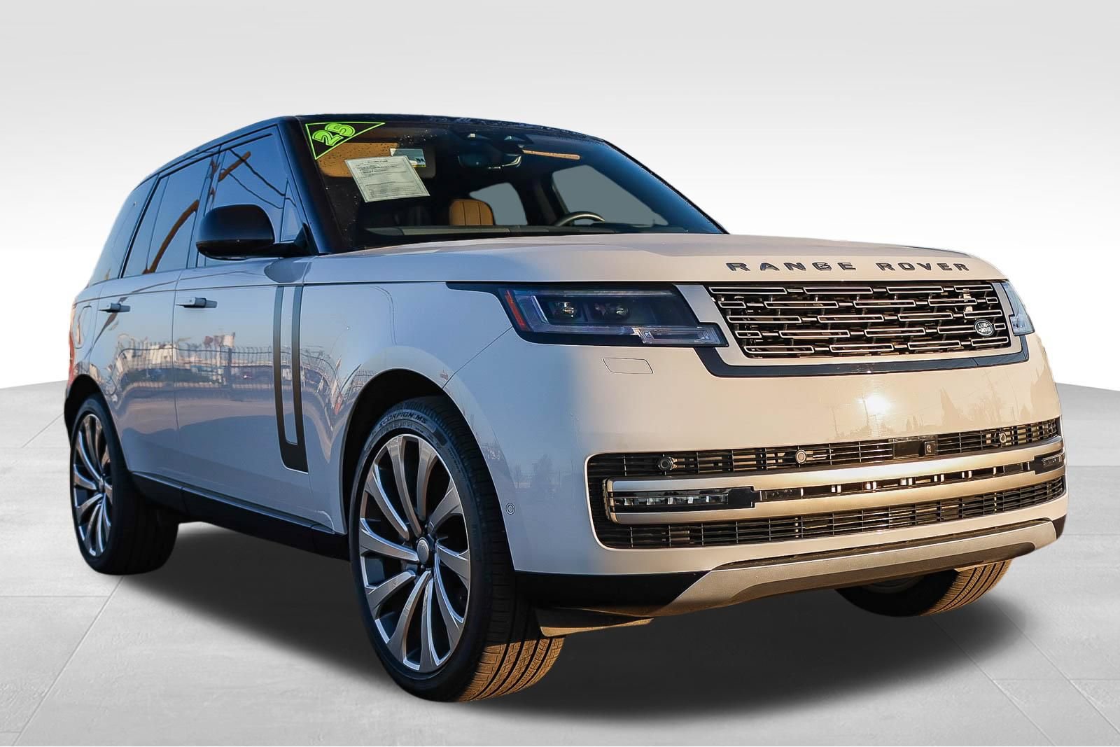 Certified 2025 Land Rover Range Rover SE AWD/4WD image 3