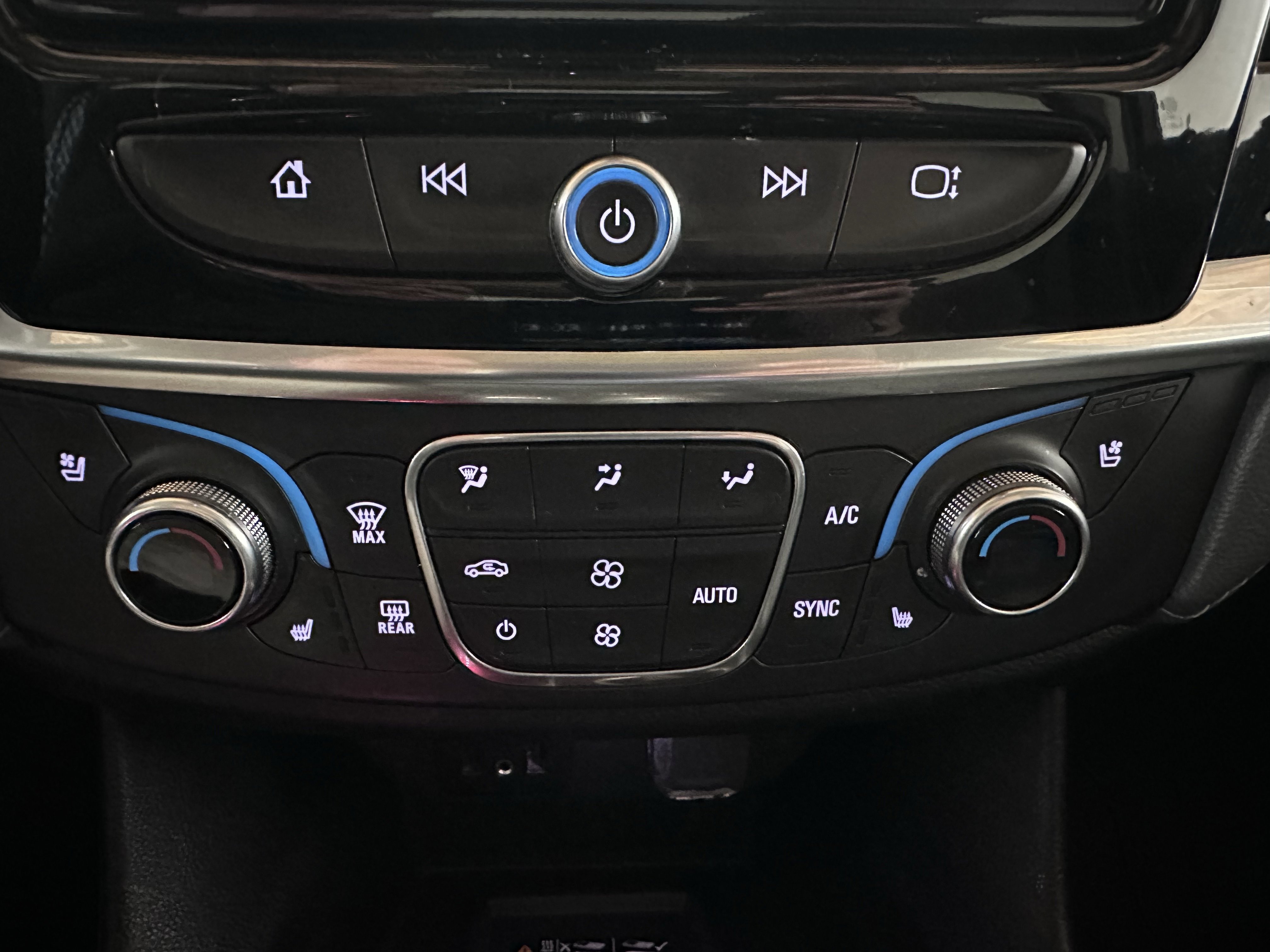 Used 2019 Chevrolet Traverse Premier w/ Driver Confidence II Package image 46