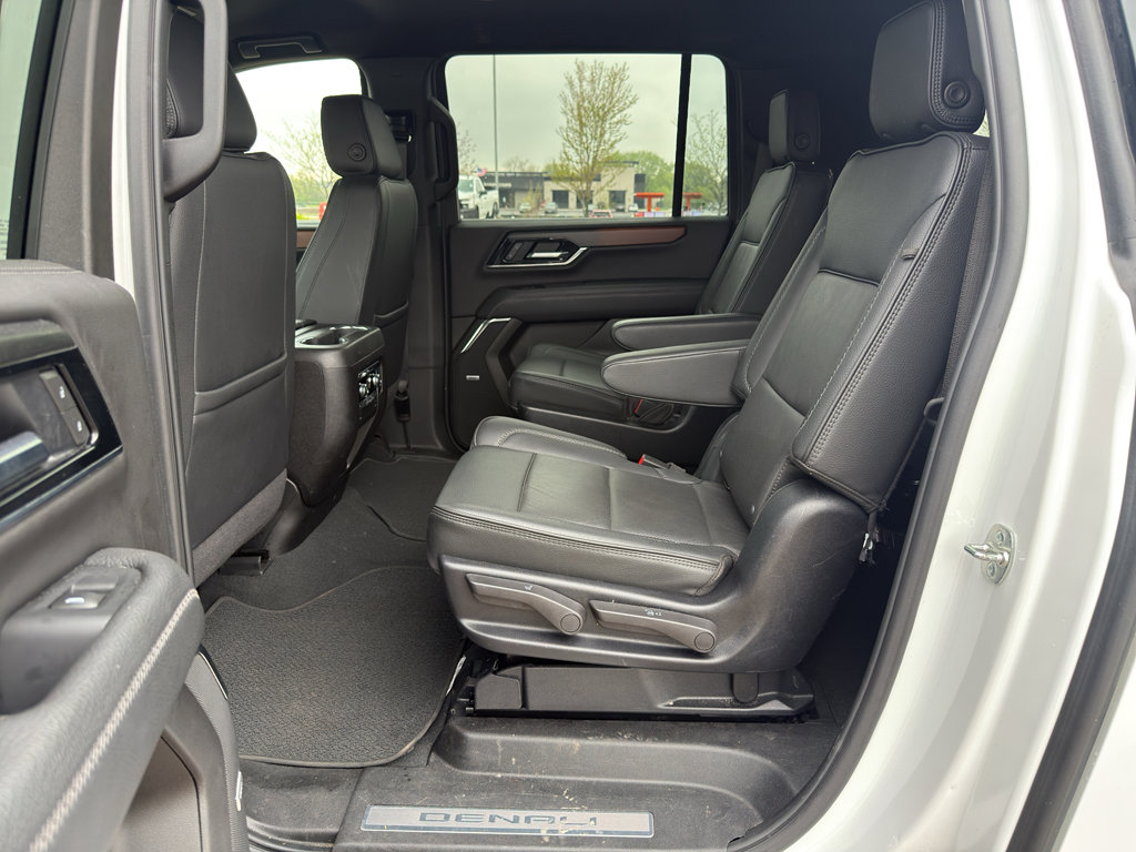 Used 2025 GMC Yukon XL Denali AWD/4WD image 39