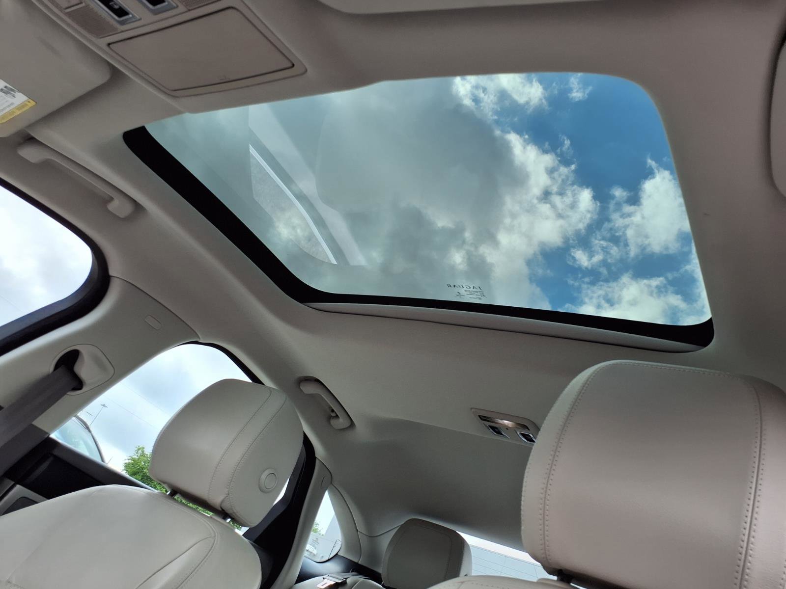 Used 2016 Jaguar XF Prestige image 5