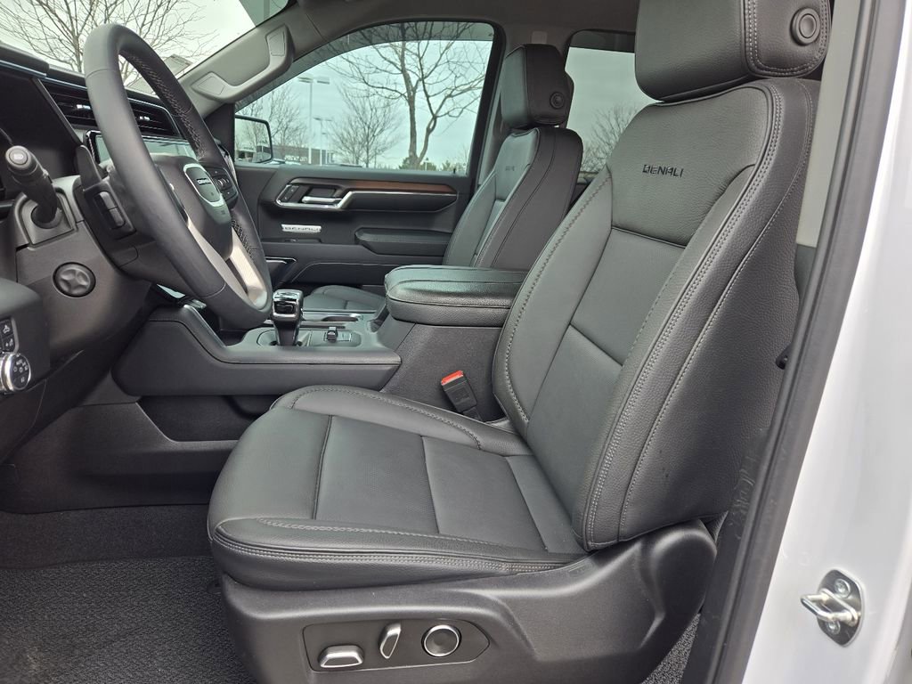 Used 2024 GMC Sierra 1500 Denali w/ Technology Package AWD/4WD image 4
